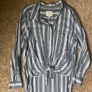 American Eagle button up top